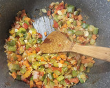 Foto del paso 5 de la receta: 🥟🧀🥕🧅🫑 Empanadas de vegetales y queso - Zapallito, cebolla, morrón y zanahoria - #Sintacc 🫑🧅🥕🧀🥟