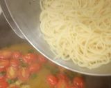 Pas rețetă Spaghete cu roșii cherry, mozzarella și busuioc proaspăt 9 fotografie