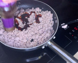 Foto del paso 4 de la receta: Tortilla trend con cerdo teriyaki, cebolla caramelizada, pepinillo encurtido y yema curada soja y PX