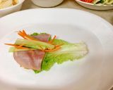 Hình bước làm 2 của món Salad cuộn