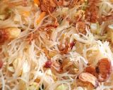Foto langkah ke 5 dari resep Bihun Goreng Putih.