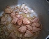 صورة لخطوة 2 من وصفة بطاطس بالفراخ والصلصة مع رز وسلطه
