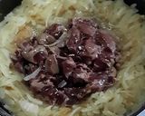 Foto del paso 4 de la receta: Hígado con cebolla y rúcula