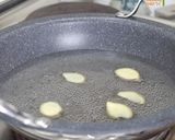 A picture of step 1 of Simple Boiled Crab.