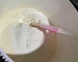 Foto langkah ke 3 dari resep Strawberry cake pudding.