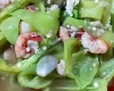 Foto langkah ke 6 dari resep Cabe besar tumis udang.