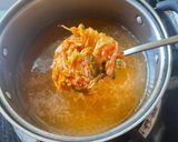 รูปขั้นตอนการทำที่ 1 ของ ซุปกิมจิเต้าหู้ไข่บะหมี่ผัก