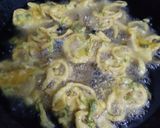 A picture of step 2 of Onion and potatoes pakoras.