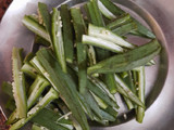 Kurkuri bhindi