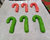 Foto del paso 3 de la receta: Arbolito y bastoncitos navideños 🎄🎅