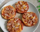 Foto langkah ke 5 dari resep Pizza Mini Roti Tawar.
