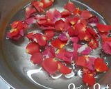 A picture of step 1 of Fresh Rose Tea.