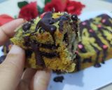 Foto langkah ke 4 dari resep Banana Cake Siram Coklat.