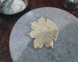 ফ্লাওয়ার নিমকি পিঠা(flower nimki pitha recipe in Bengali) রেসিপি ধাপ - 5 ছবি