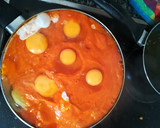 Foto del paso 8 de la receta: Huevos a la flamenca con chorizo y chicharrones