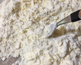 Foto del paso 2 de la receta: Pasta frola rústica de dulce de leche/ membrillo con harina leudante
