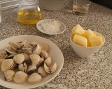 Foto del paso 2 de la receta: Alcachofas con patatas y almejas