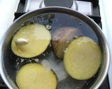 รูปขั้นตอนการทำที่ 1 ของ ไส้กรอกกับมันบด (Bangers & Mash)