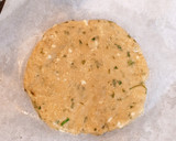 Foto del paso 1 de la receta: Pizzeta de pan rallado con calabacín verde y tomate