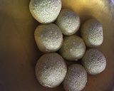 Foto langkah ke 10 dari resep Onde onde kopong isi kacang hijau coklat.