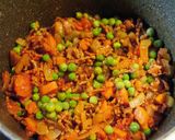 Foto del passaggio 4 della ricetta Ragù vegano ai piselli