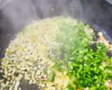 Foto del paso 2 de la receta: Rosada con papas y acelgas
