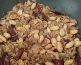 Foto langkah ke 3 dari resep Tuna kacang cah cabai kering & rumput laut.