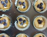 Áfonyás- fehércsokis muffin recept fázis 3 fotója