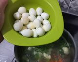 Foto langkah ke 2 dari resep Sup Telur Puyuh.