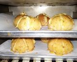 Foto langkah ke 8 dari resep Korean Garlic Cheese Bread with cheese bechamel.
