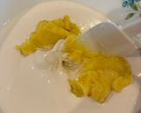 Hình bước làm 3 của món Chiên các loại và cách hoà bột cùng bánh tráng