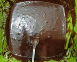 عکس مرحله 2 از دستور کیک خیس شکلاتی قابلمه ای