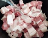 Hình bước làm 2 của món Thịt Ba Rọi Rim Nước Mắm Mặn Ngọt