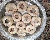 Foto del paso 1 de la receta: Champiñones rellenos de paté de romesco con virutas de pollo a la Cajún