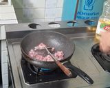 รูปขั้นตอนการทำที่ 5 ของ ยำไข่เจียวหมูสับน้ำพริกเผา