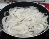 Foto del paso 1 de la receta: Revuelto de cebolla y huevas de pescado