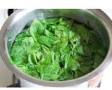 A picture of step 1 of Palak paneer.