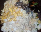 Foto langkah ke 4 dari resep Nasi goreng spesial ikan asin.