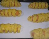 Hình bước làm 3 của món Bánh mì cuộn xúc xích