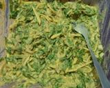 A picture of step 3 of Crispy Palak Aloo Piaz Pakora😋💚💛.