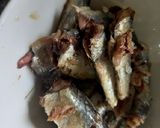 A picture of step 1 of Sardine egg sauce.