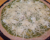 Foto del paso 5 de la receta: Pizza con pesto de pistachos y mortadela