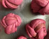 A picture of step 8 of Beetroot cinnenamon rolls.