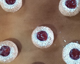 Foto del paso 3 de la receta: Pepas de coco y mermelada de frutilla😋