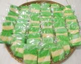 Foto langkah ke 15 dari resep Kue Bolu Lapis Kukus Pandan.