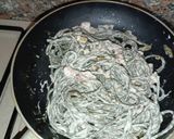 Foto del passaggio 6 della ricetta Spaghetti alla spirulina con crema di formaggio spalmabile