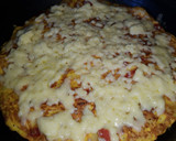 Foto del paso 6 de la receta: Tortilla con papas, chorizo y cebolla, gratinada con queso