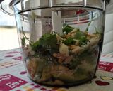Foto del passaggio 2 della ricetta Spaghetti integrali al pesto di rucola, avocado e pinoli