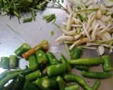 हरे लहसुन और मिर्च का अचार(hare lehsun aur mirch ka achar recepie in hindi) रेसिपी चरण 2 फोटो