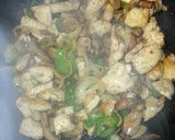 Foto del paso 3 de la receta: Ragú de pollo con salsa de soja y arroz con verduras